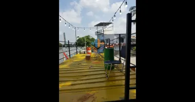 Container Cafe 20 Feet Vàng Viền Đen Phim Xin Chào PaPa