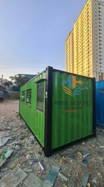 Nhà container 20 feet có toilet xanh lá viền đen