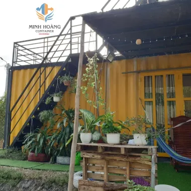 Nhà container lắp ghép 2 tầng 20 feet x 40 feet có toilet vàng viền đen