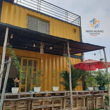 Nhà container lắp ghép 2 tầng 20 feet x 40 feet có toilet vàng viền đen