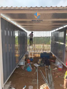 Hai văn phòng container 20 feet khung kính xám viền trắng