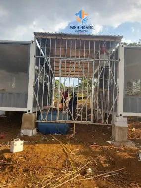 Hai văn phòng container 20 feet khung kính xám viền trắng