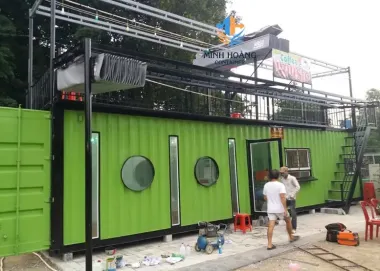 Container Cafe 40 Feet Nguyên Bản Xanh Lá Viền Đen: Thiết Kế Sân Thượng & Mái Che Cực Chất