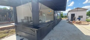 Container cafe 40 feet khung kính có toilet và sân thượng màu đen tại Bình Dương