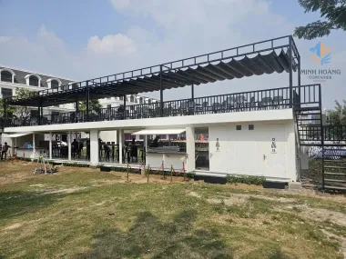 Container cafe lắp ghép 2x40 feet trắng + container toilet 40 feet xanh lá 