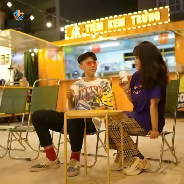 Container cafe kem 20 feet vàng viền đen