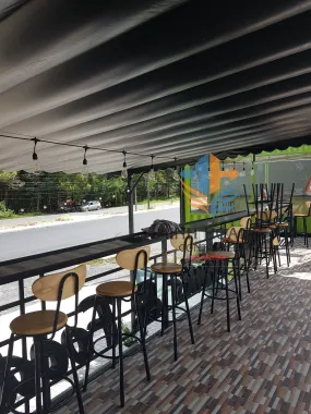 Container cafe ghép từ cont 40f + cont 20f xanh lá viền đen kèm 1 cont 20f vàng