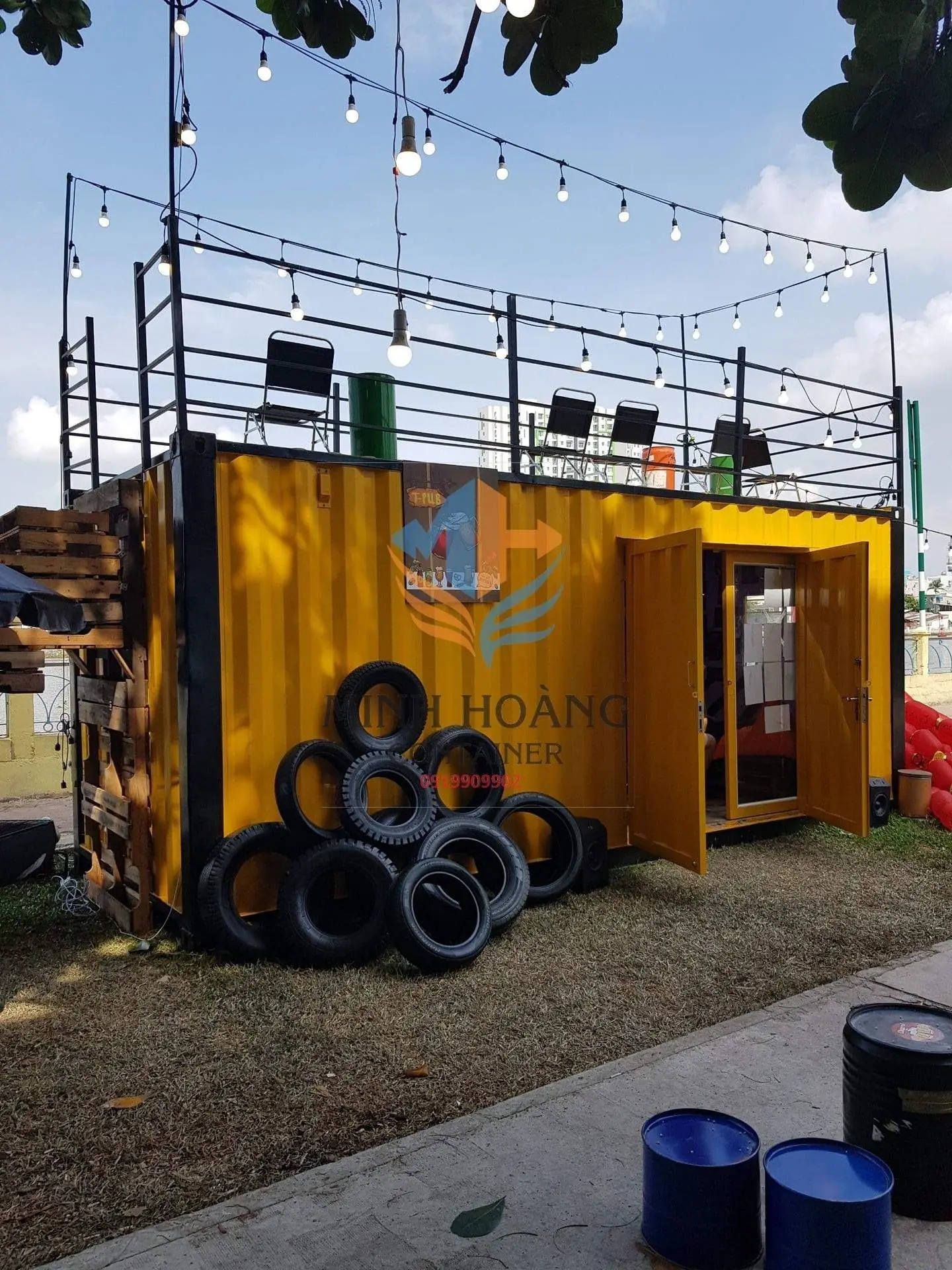 Container Cafe 20 Feet Vàng Viền Đen Phim Xin Chào PaPa