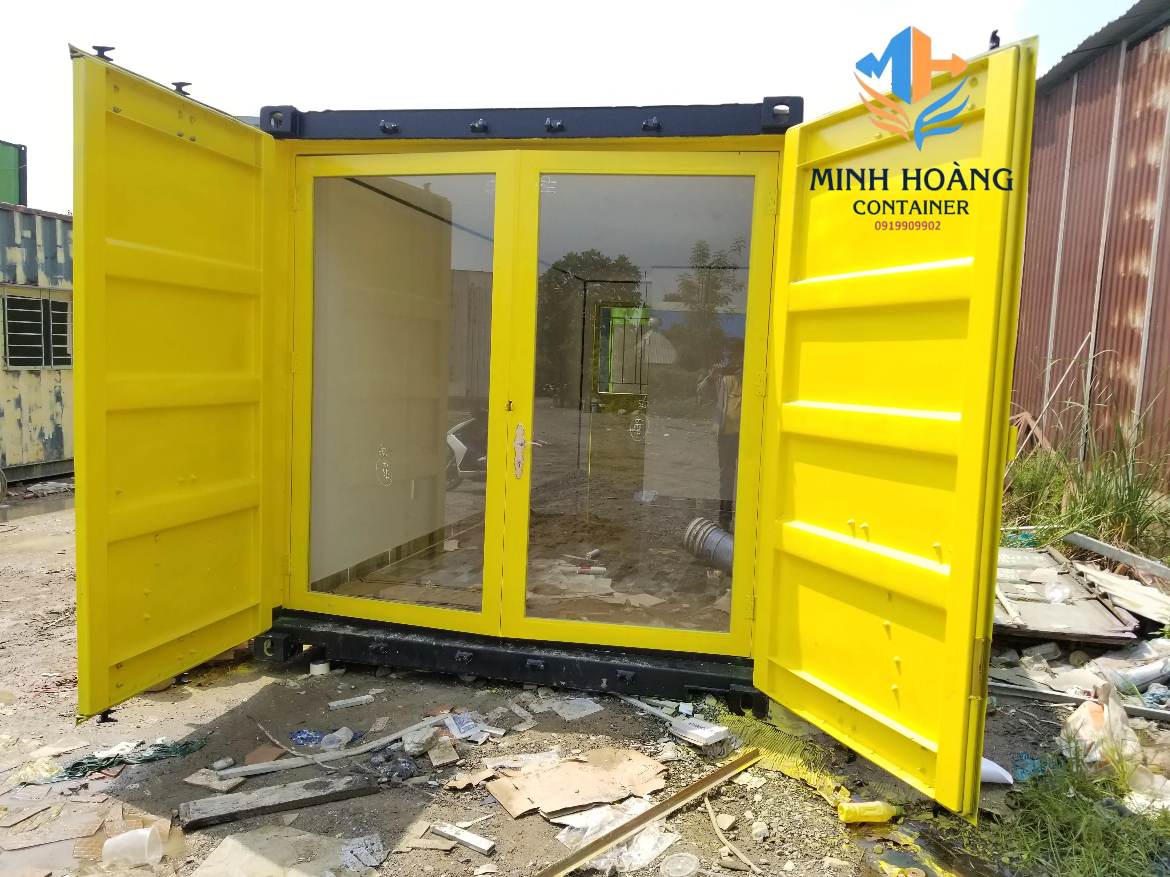 Container mẫu nhà ở 20 feet cửa kính xám đơn giản - N203