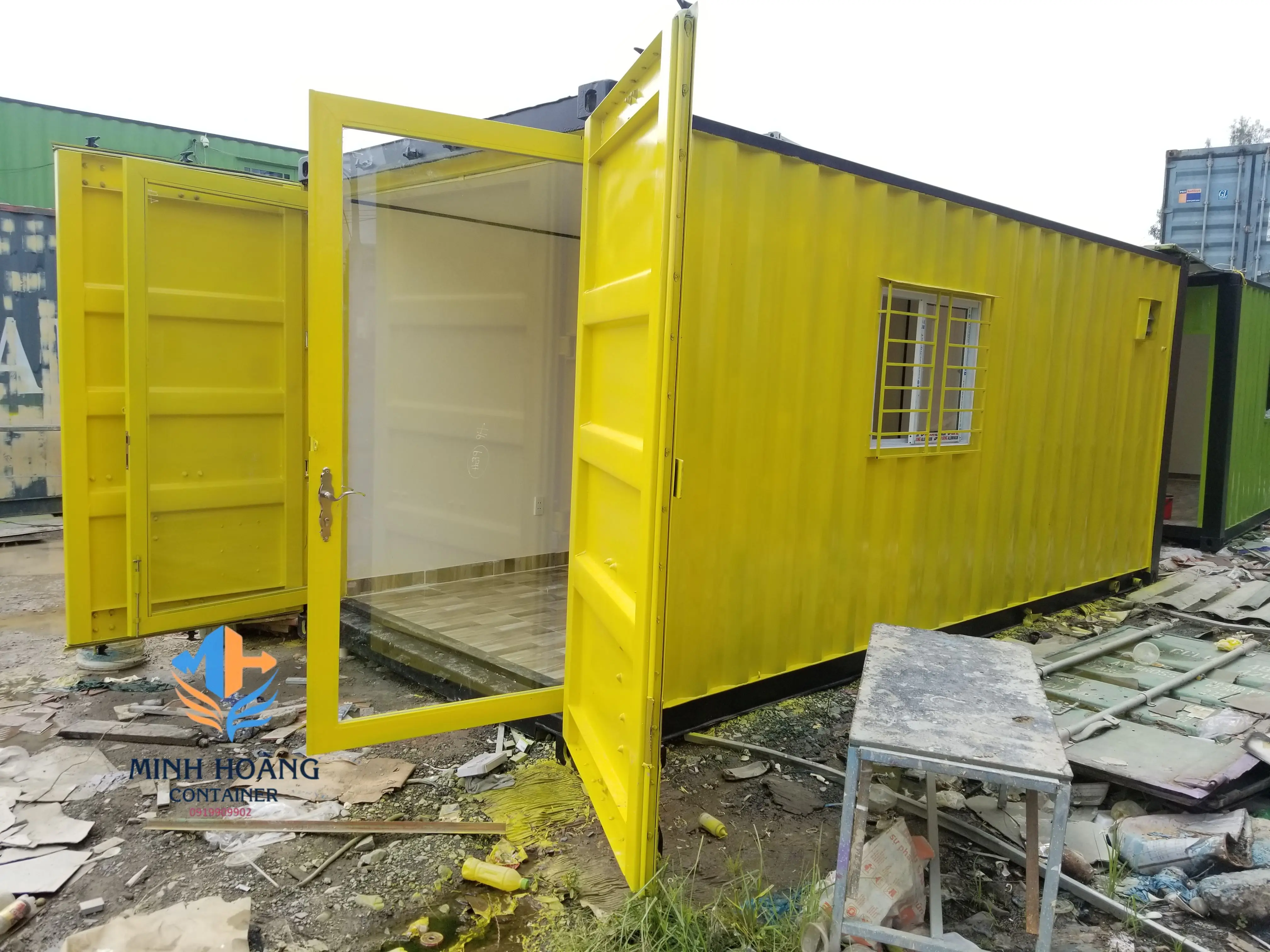 Container nhà ở 20 feet có toilet vàng viền đen