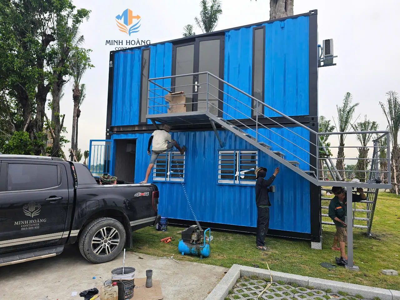 Container văn phòng 2 tầng 2x20 feet xanh dương viền đen