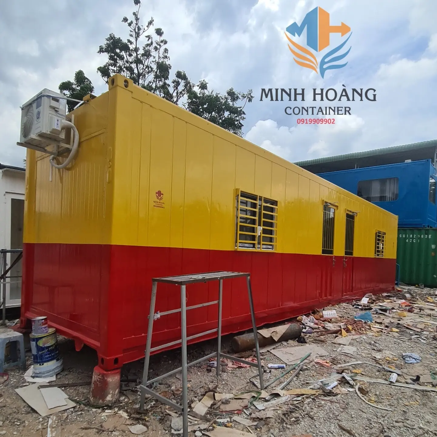 Container văn phòng 20 feet trắng viền đen