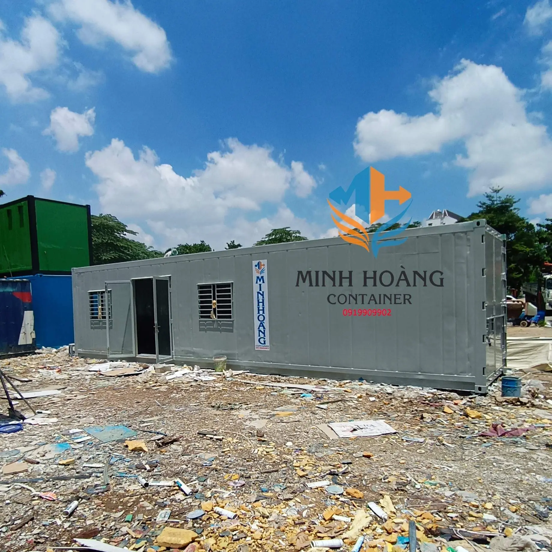 Nhà container 40 feet màu xám khung kính đầy đủ công năng làm từ vỏ cont lạnh có wc + máy lạnh option chia 3 phòng