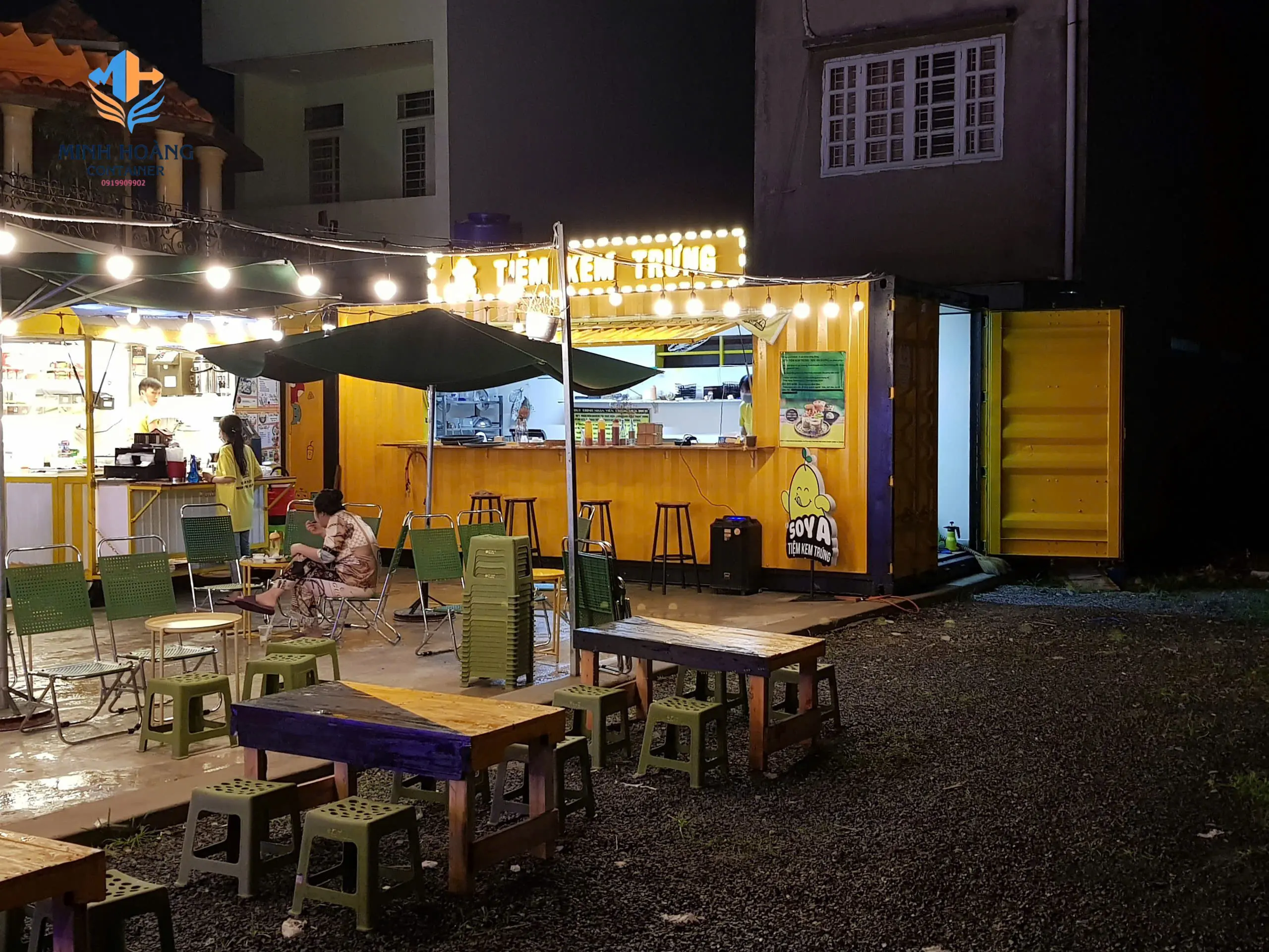 Container cafe kem 20 feet vàng viền đen