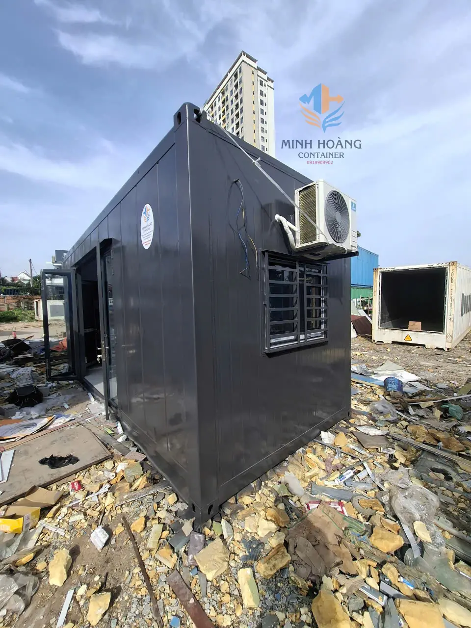 Container Văn Phòng 20 Feet Xám 3 Cửa Có Toilet Vỏ Lạnh