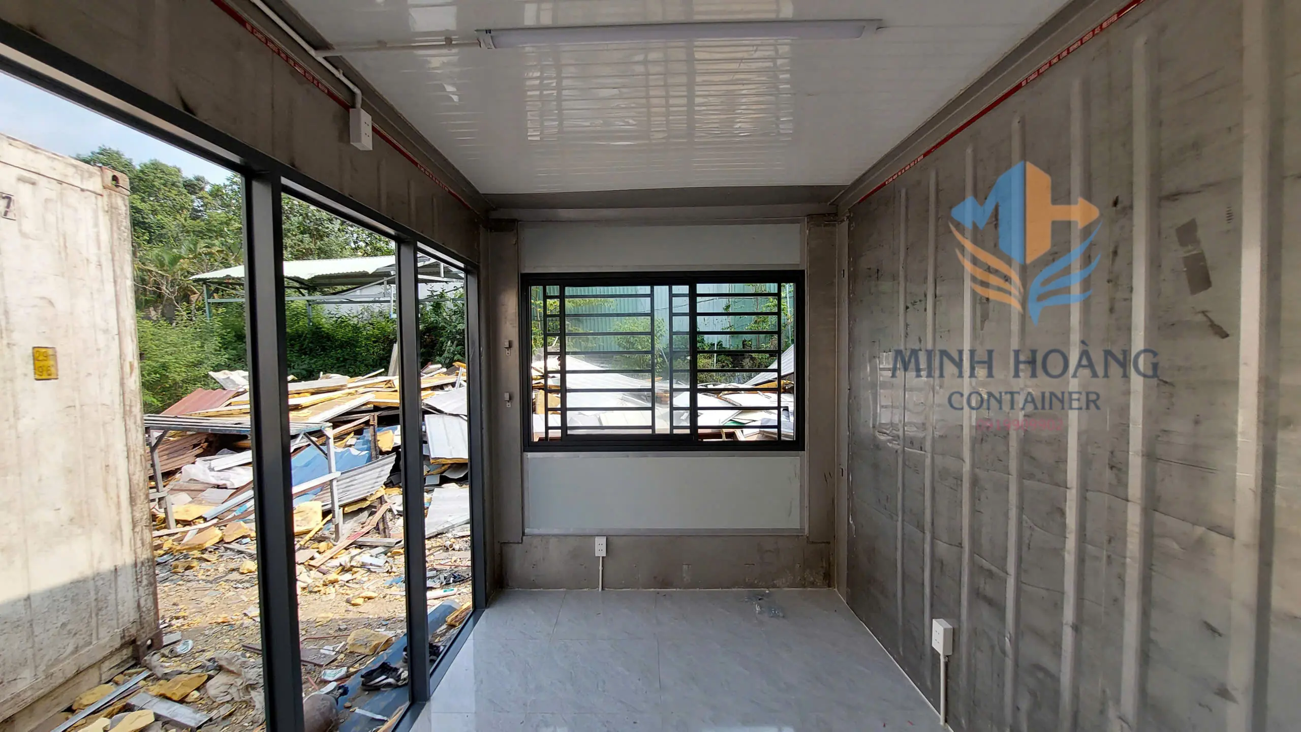 Container Văn Phòng 20 Feet Xanh Lá Khung Kính Cửa Lùa