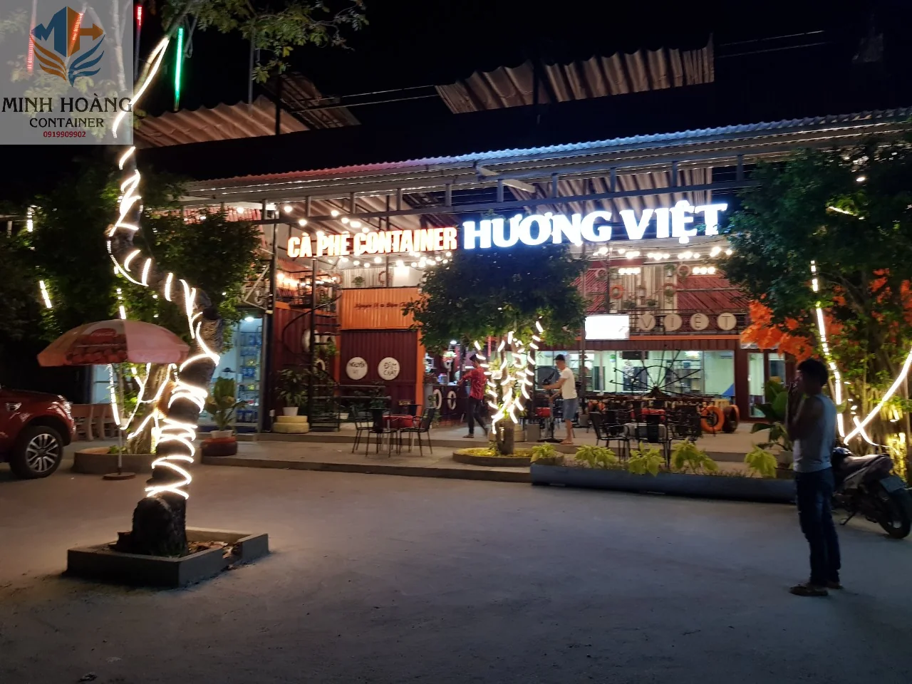 Cụm container lắp ghép nhiều container có sân thượng và mái che