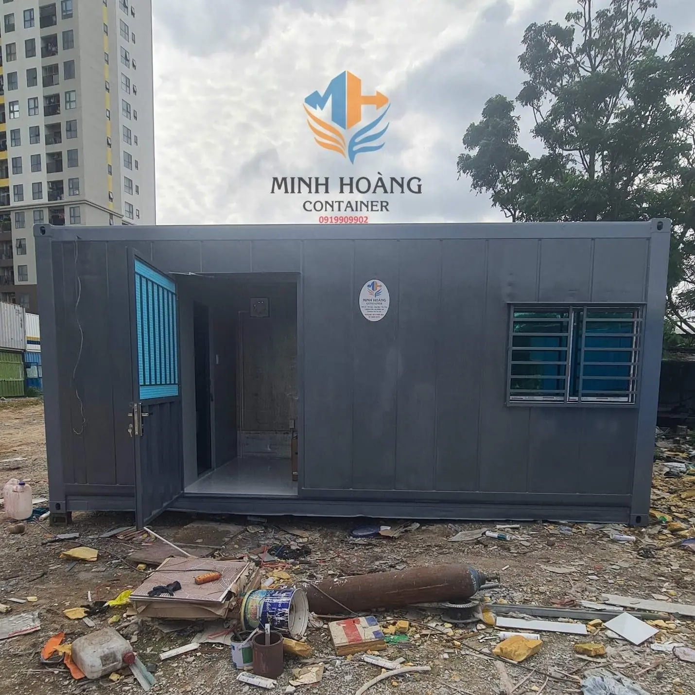 Container nhà ở 20 feet xám đậm làm từ container lạnh có wc và máy lạnh mẫu 1